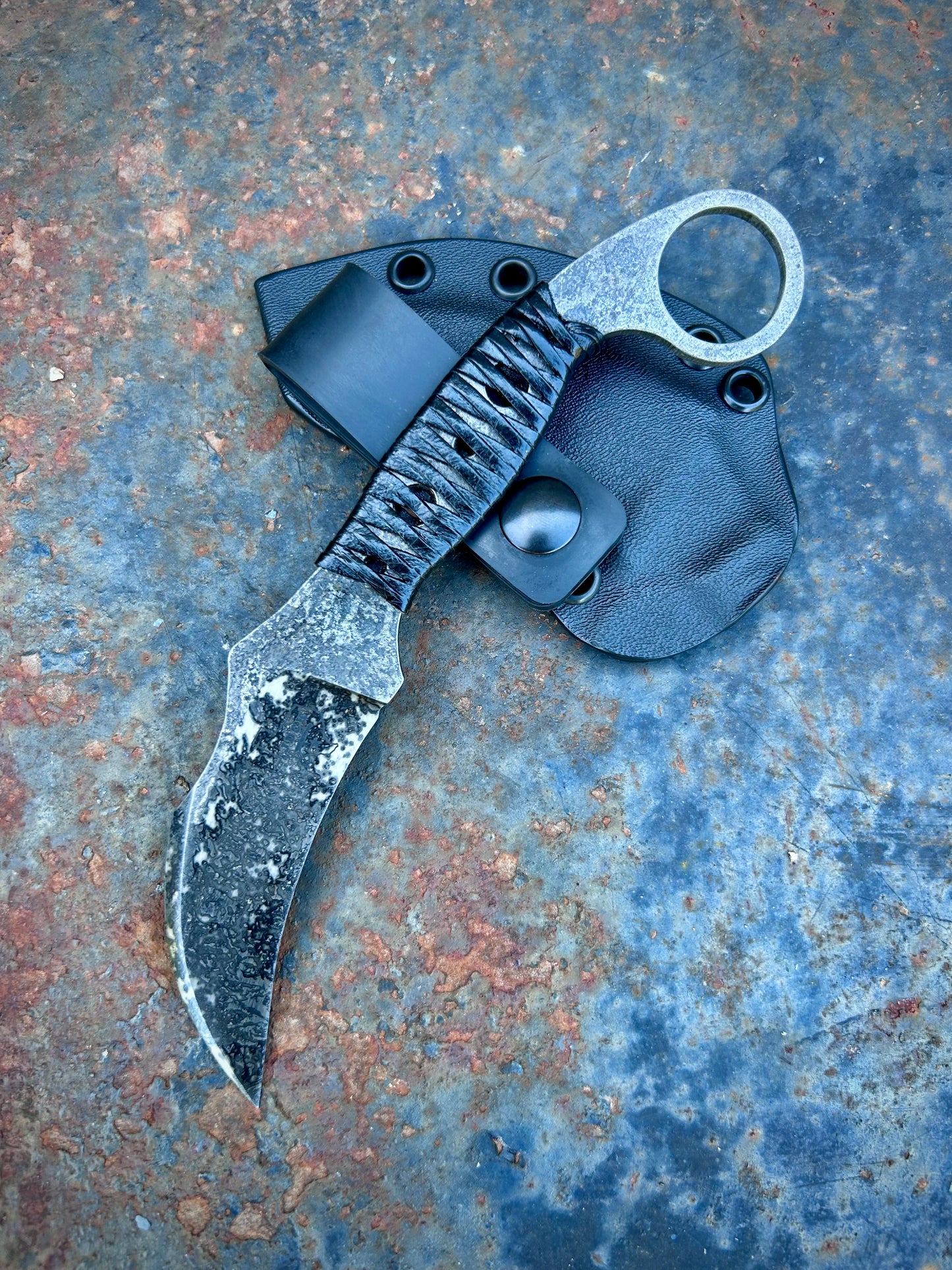 Minimalist Karambit - Apocalypse Finish