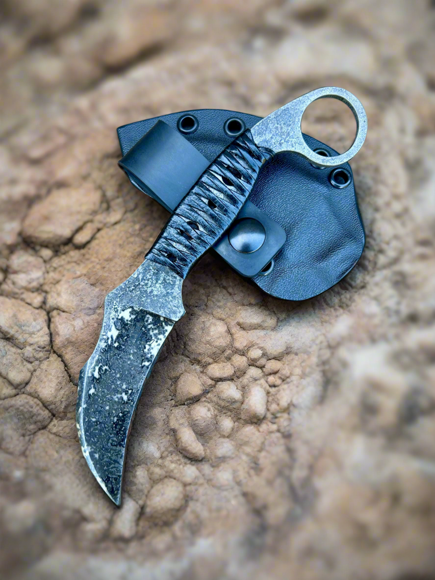 Minimalist Karambit - Apocalypse Finish